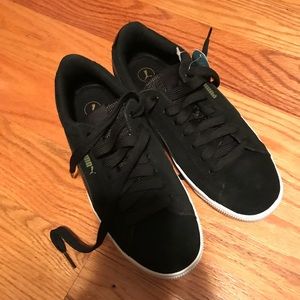 Black suede puma sneakers, brand new with tag